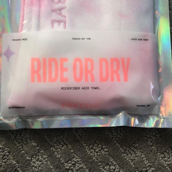 foxybae ride or dry microfiber hair towel - Picture 2 of 4